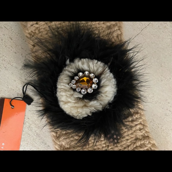 NWT Tan, Feathered Hair Accessory - Picture 2 of 4